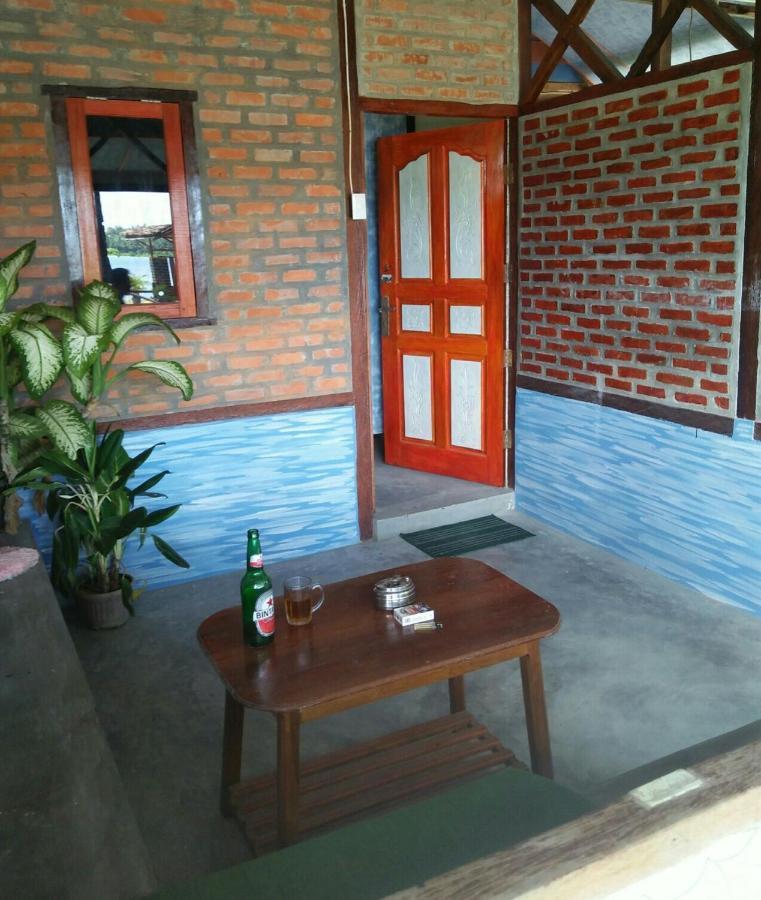 Salty Dog Hostel Telukdalem Exterior photo