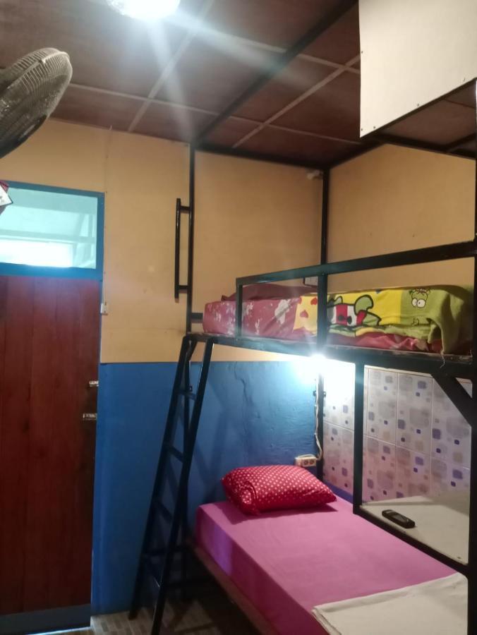 Salty Dog Hostel Telukdalem Exterior photo