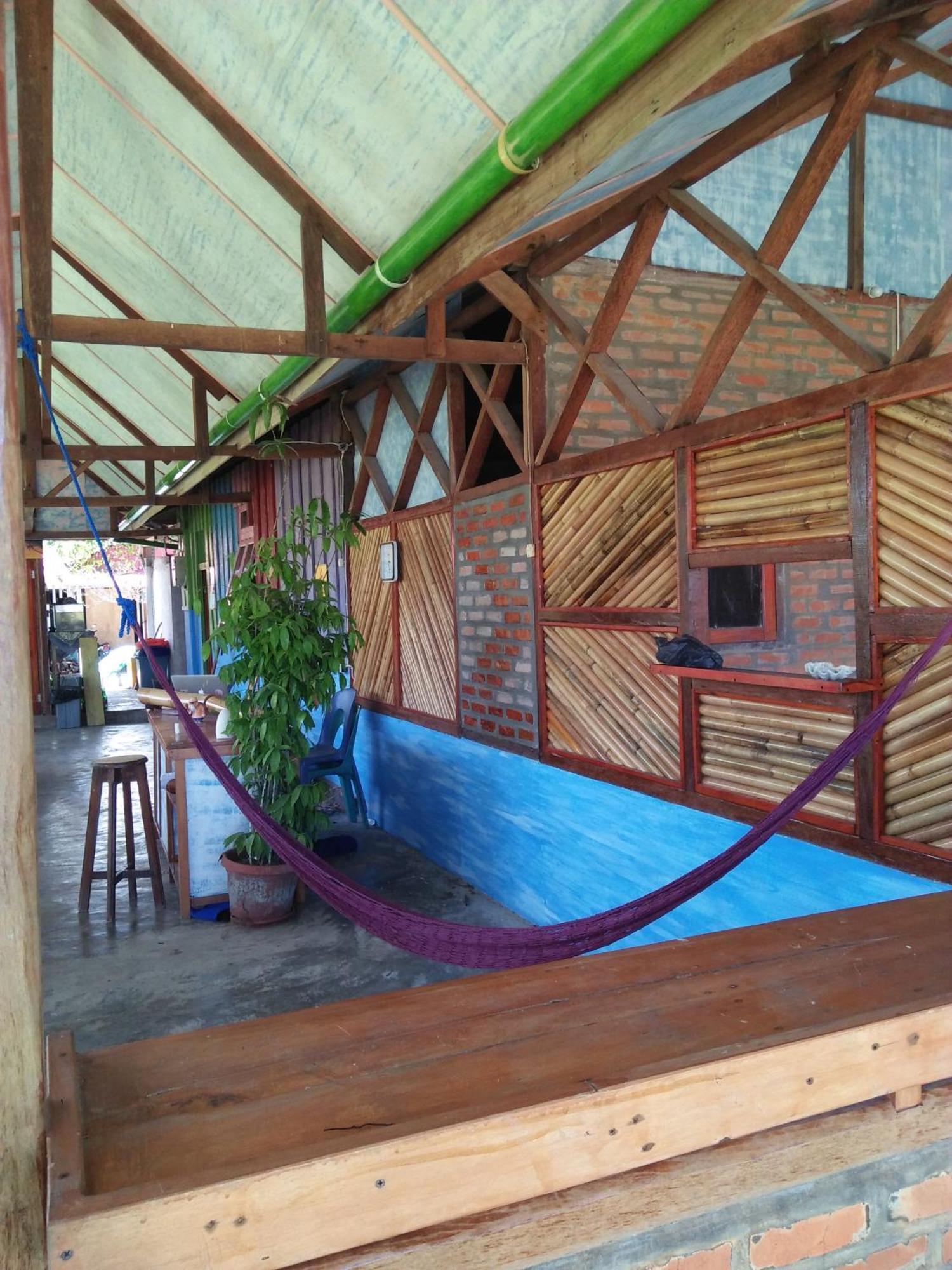 Salty Dog Hostel Telukdalem Exterior photo
